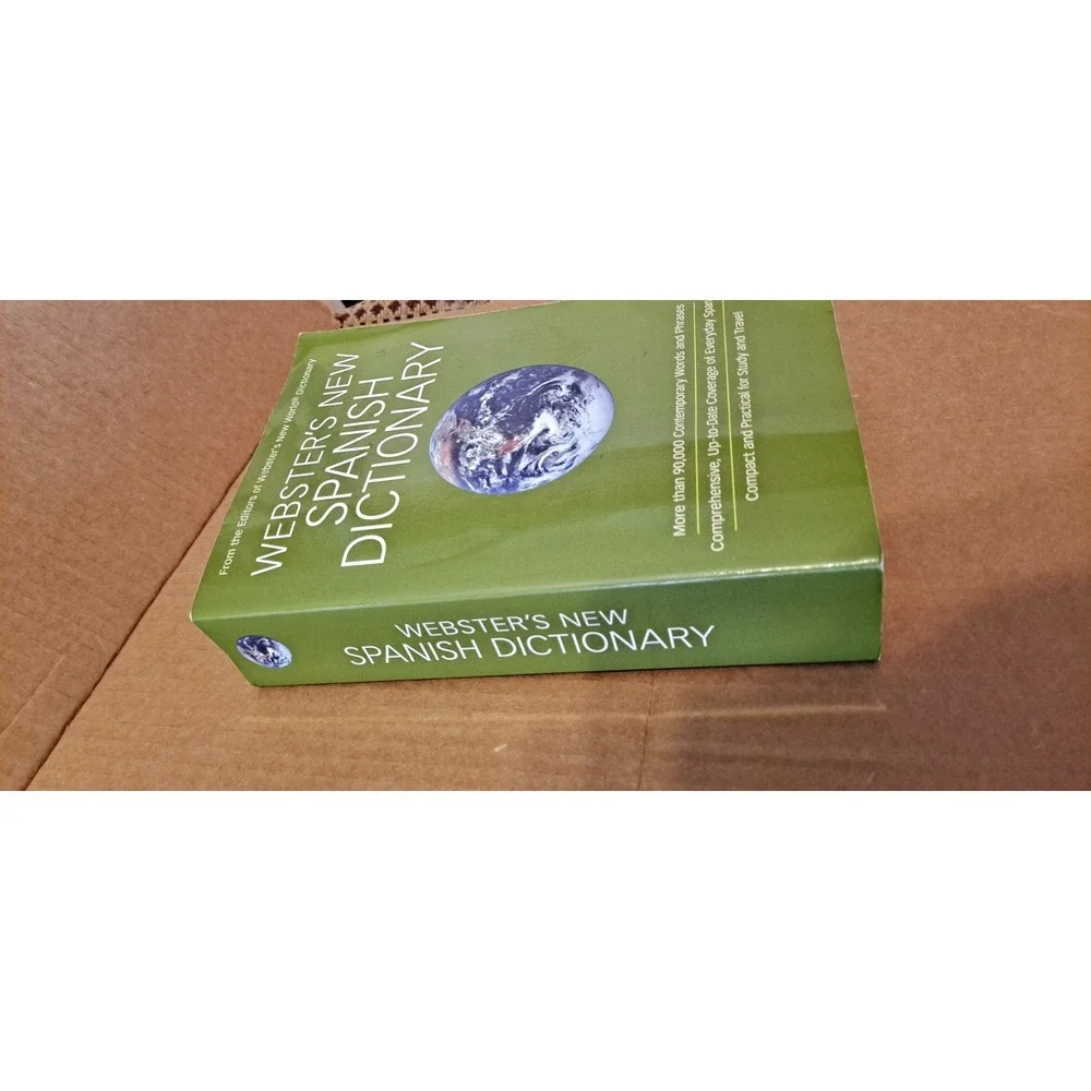 Webster's New Spanish‎ Dictionary 2010